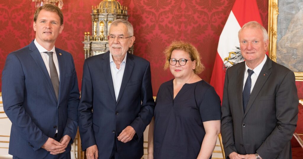 G&uuml;nther Novak bei Arbeitsgespr&auml;ch in der Hofburg